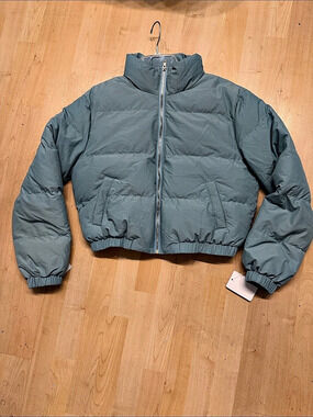 The Cloud Puff Puffer Jacket in Green